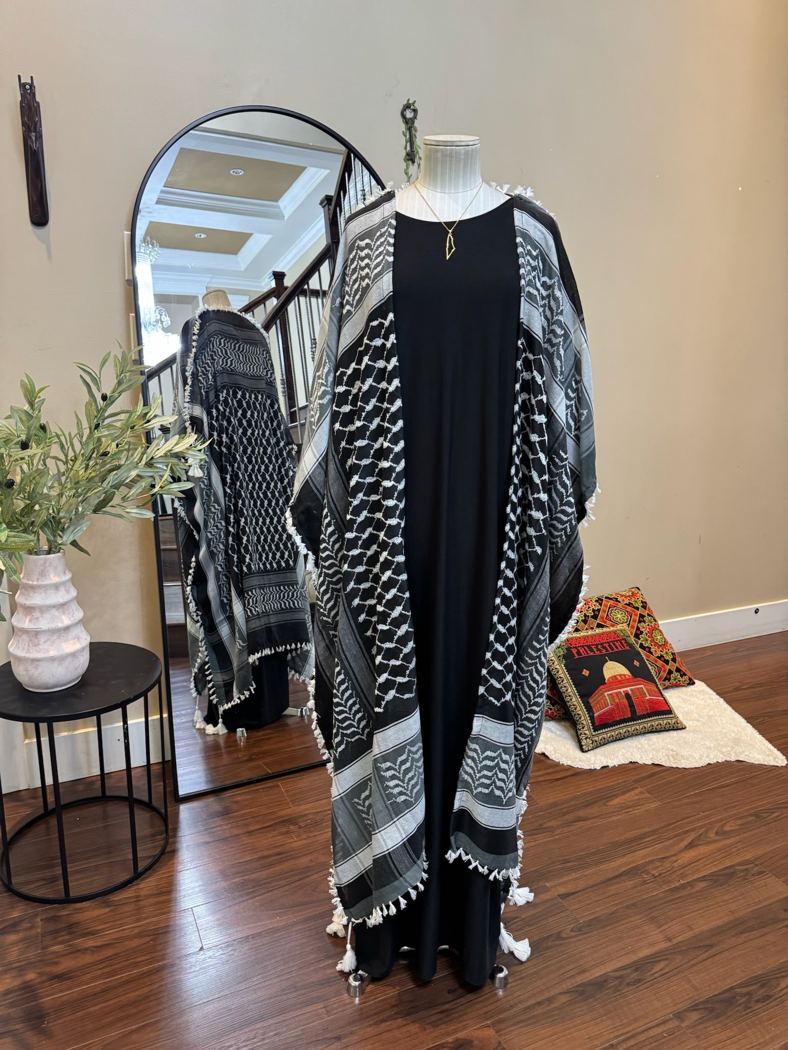 Long Koffiyeh (Bisht) - Black & Gray