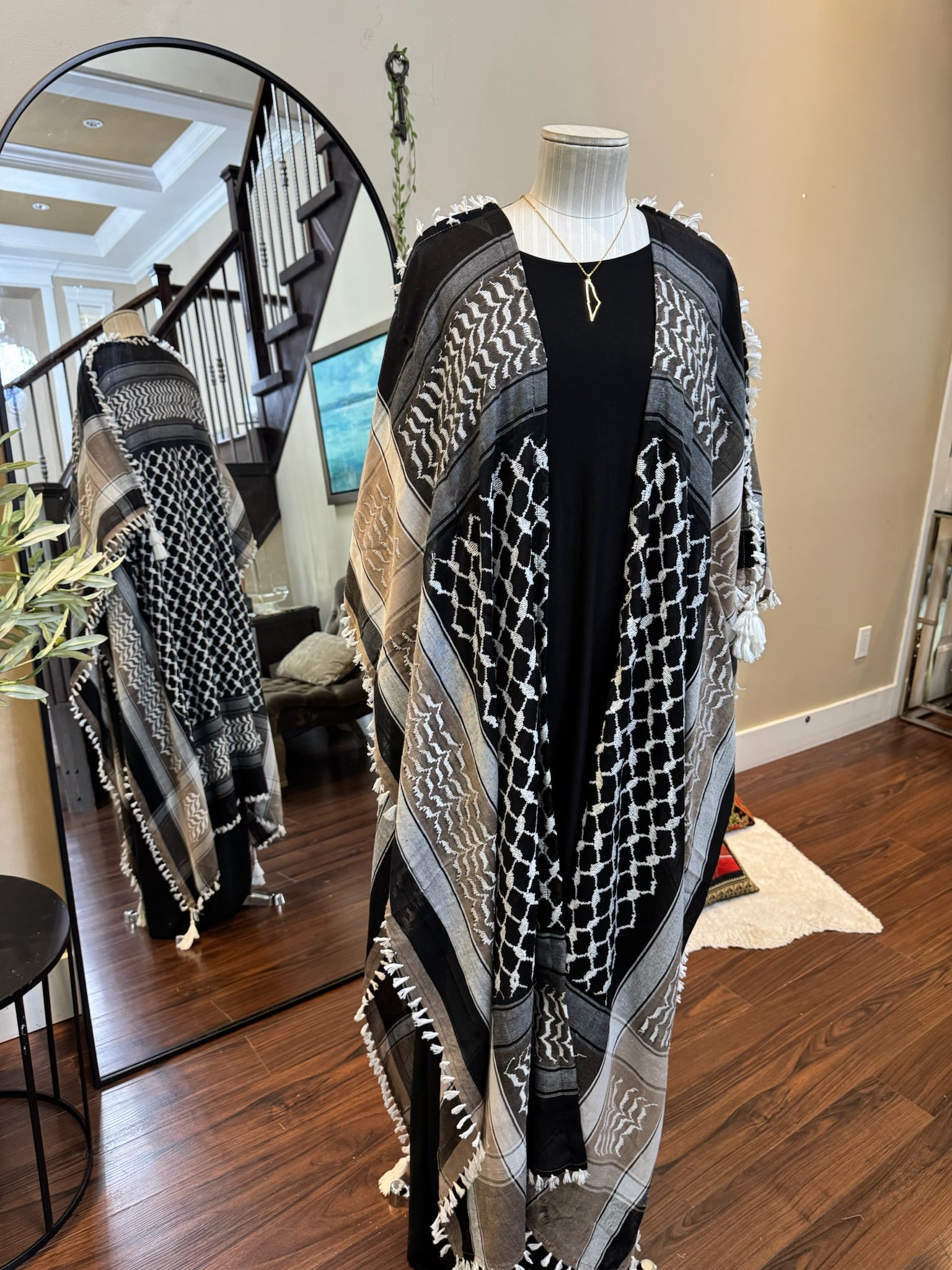 Long Koffiyeh (Bisht) - Black & Beige