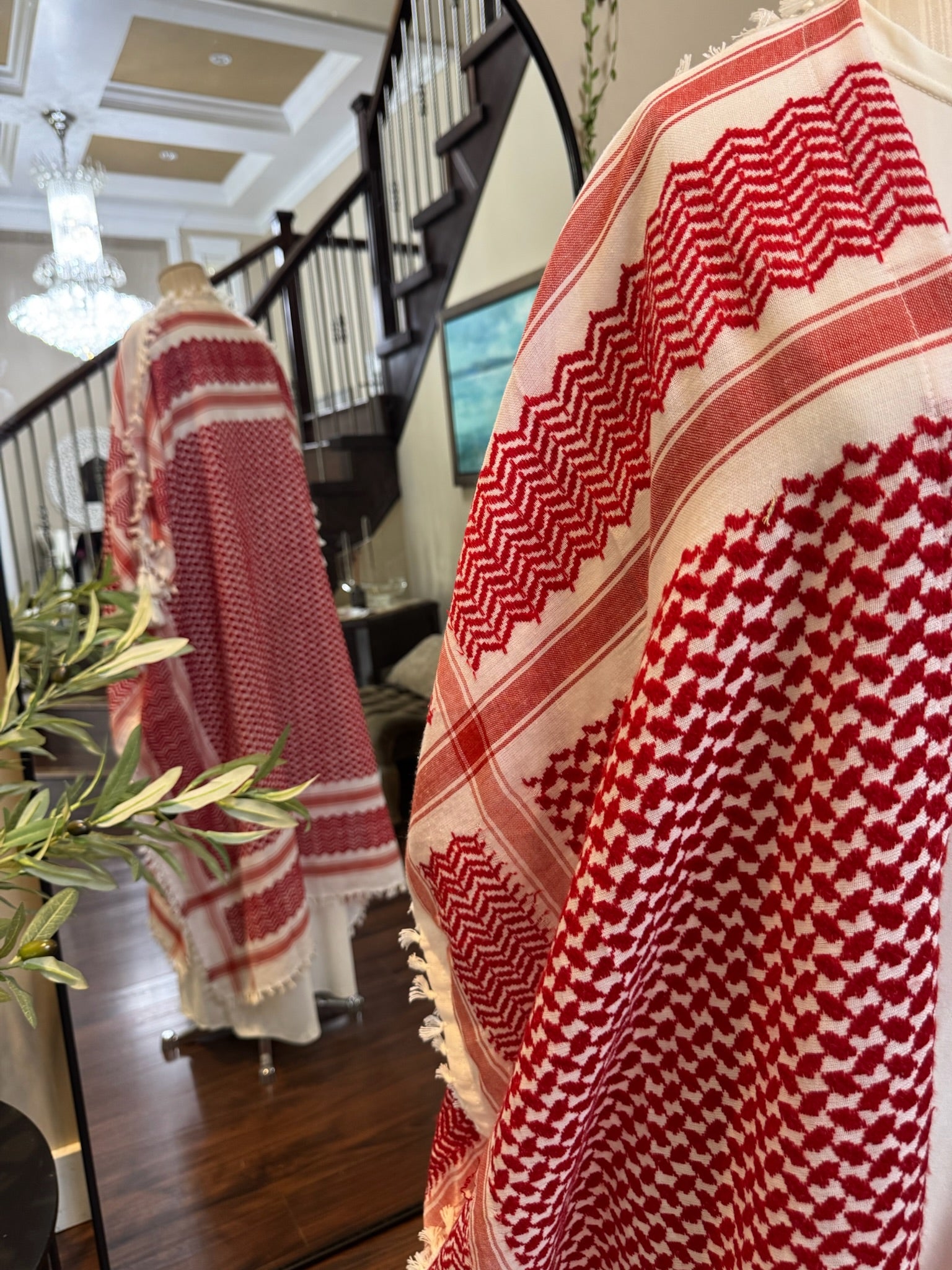 Long Koffiyeh (Bisht) -White & Red