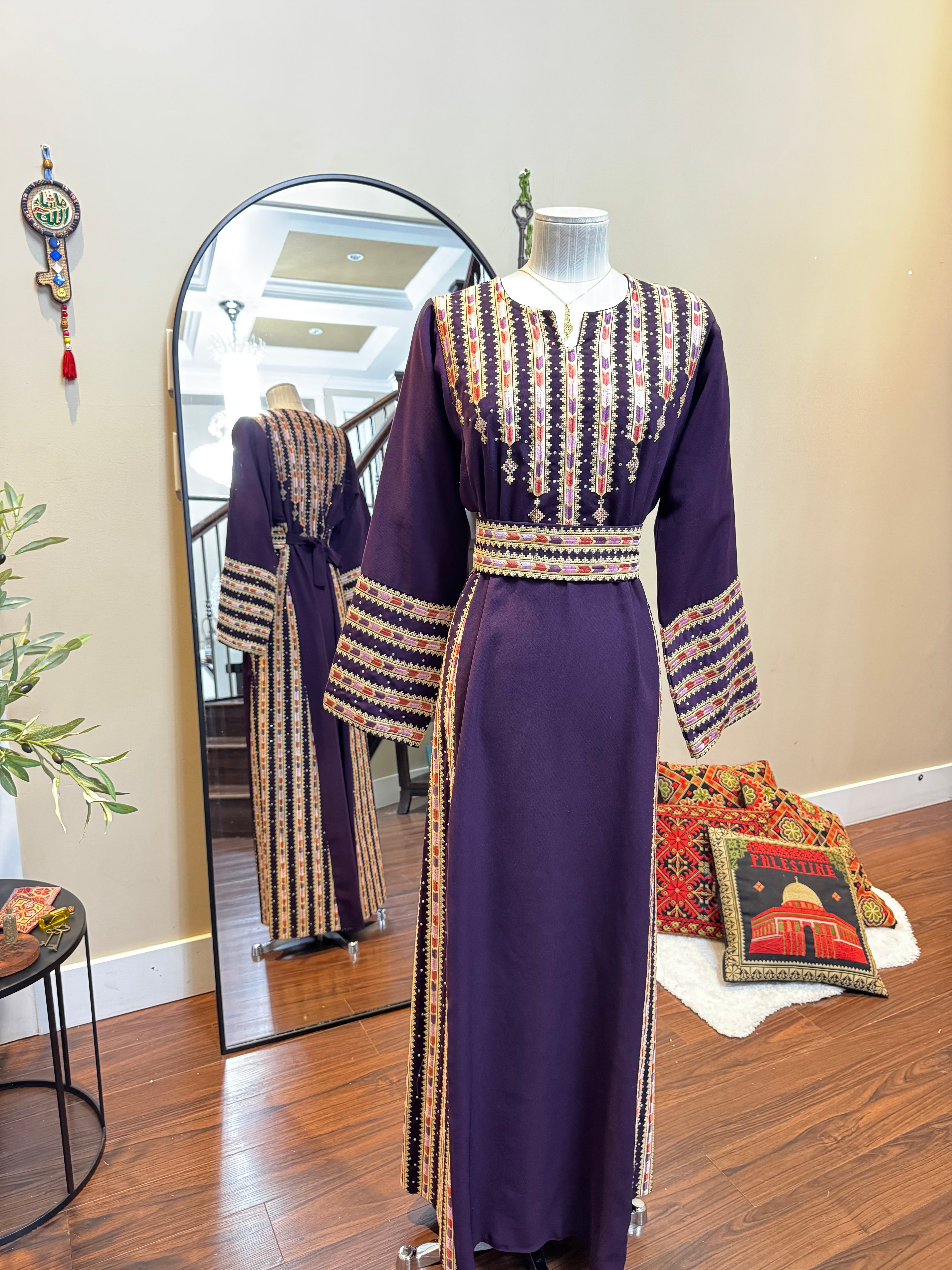 Manajel Thobe – Traditional Palestinian Elegance