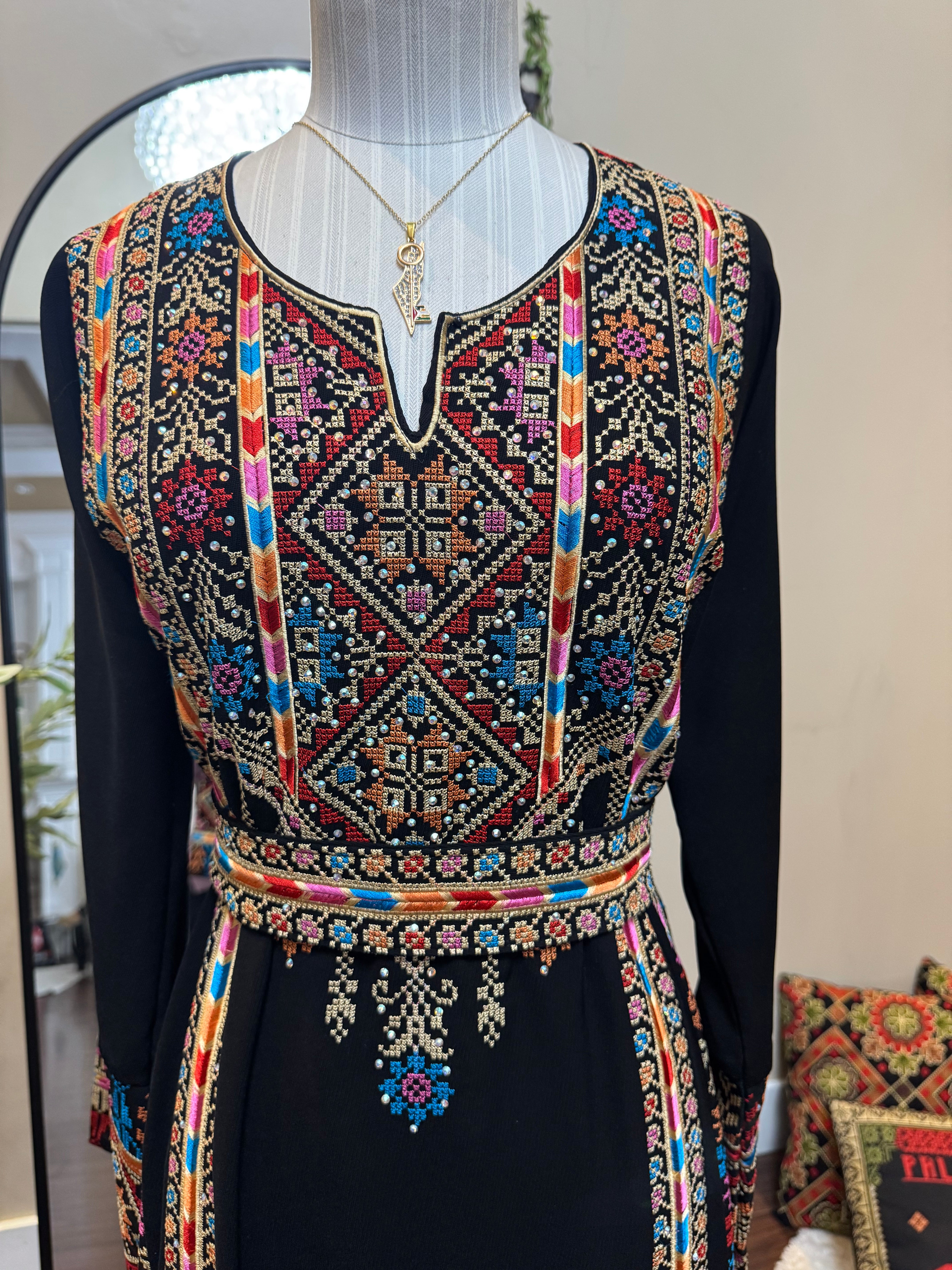 The Majesty Thobe - Palestinian Thobe Tatreez Embroidery  ثوب العزة