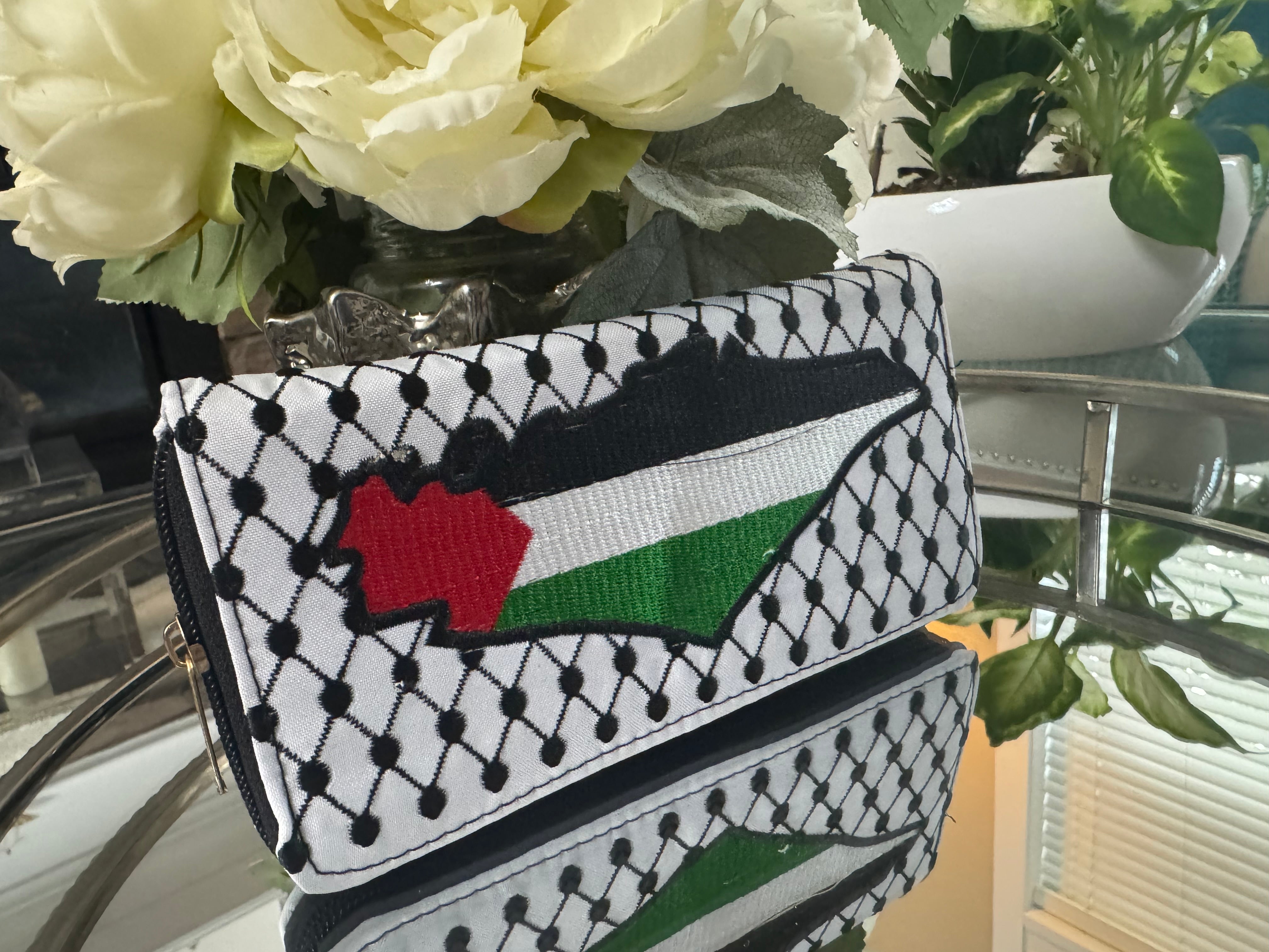 Koffiyeh Wallet – Symbol of Palestinian Heritage