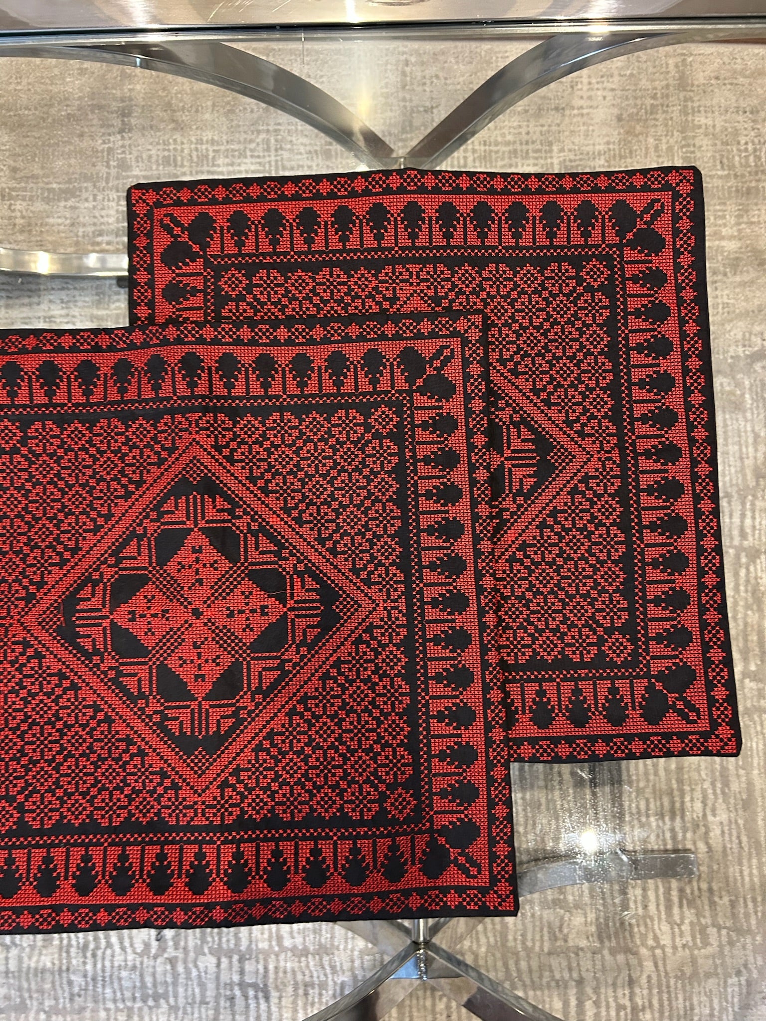 Embroidered cushion cover - Black and Red