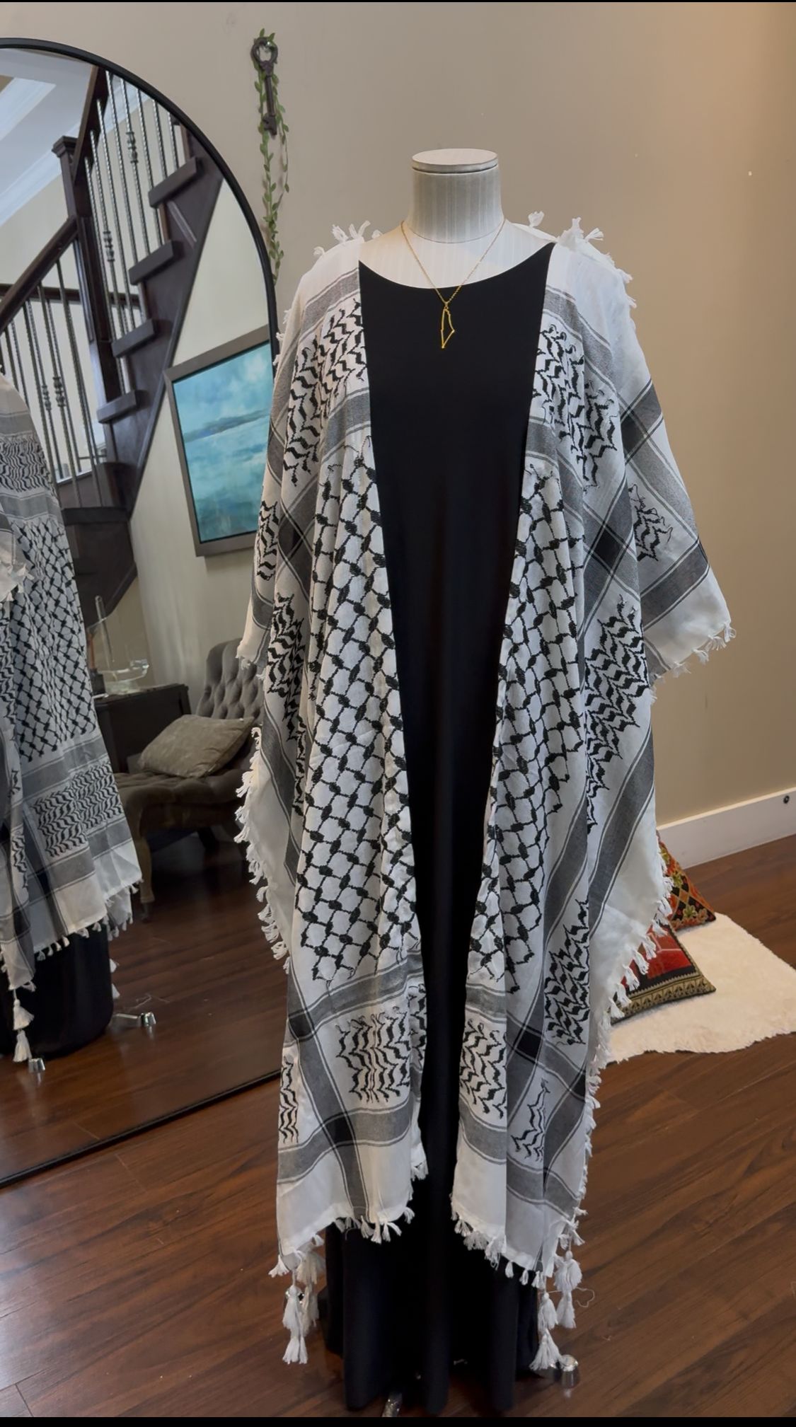 Long Koffiyeh (Bisht) - Black & White
